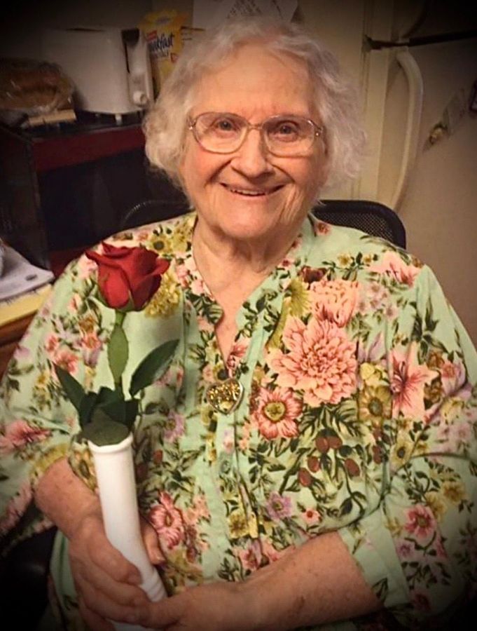 Naomi McLouth Obituary Canton, Elmwood, Illinois Funeral Home OaksHines Funeral Home